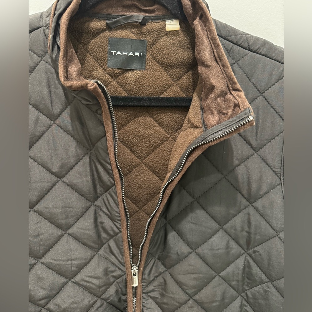 Tahari Men's Quilted Dark Brown Vest - Picture 4 of 7